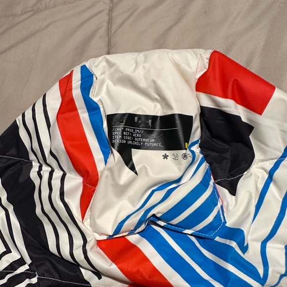 Unreal-snowboarding jacket limited edition worn 3 times check the description! - Picture 3 of 12